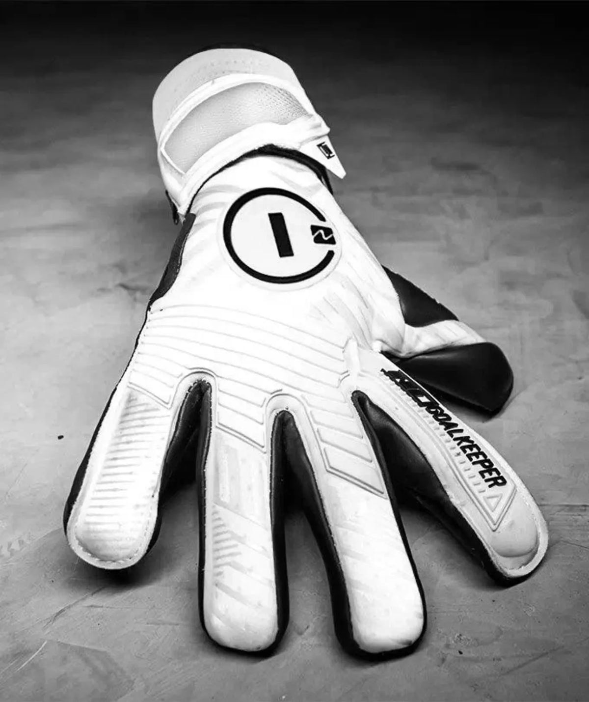 Luva de Goleiro Profissional N1 Ares