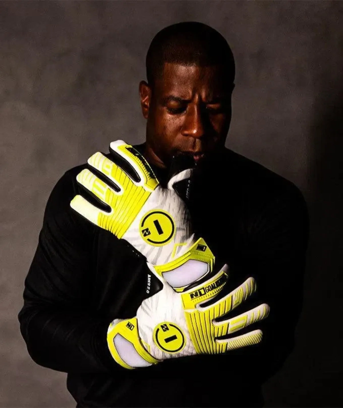 Luva de Goleiro Profissional N1 Ares
