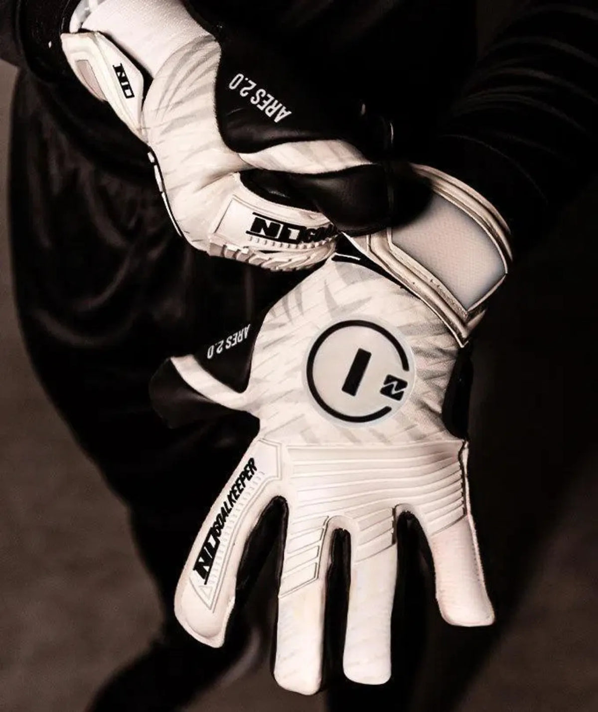 Luva de Goleiro Profissional N1 Ares