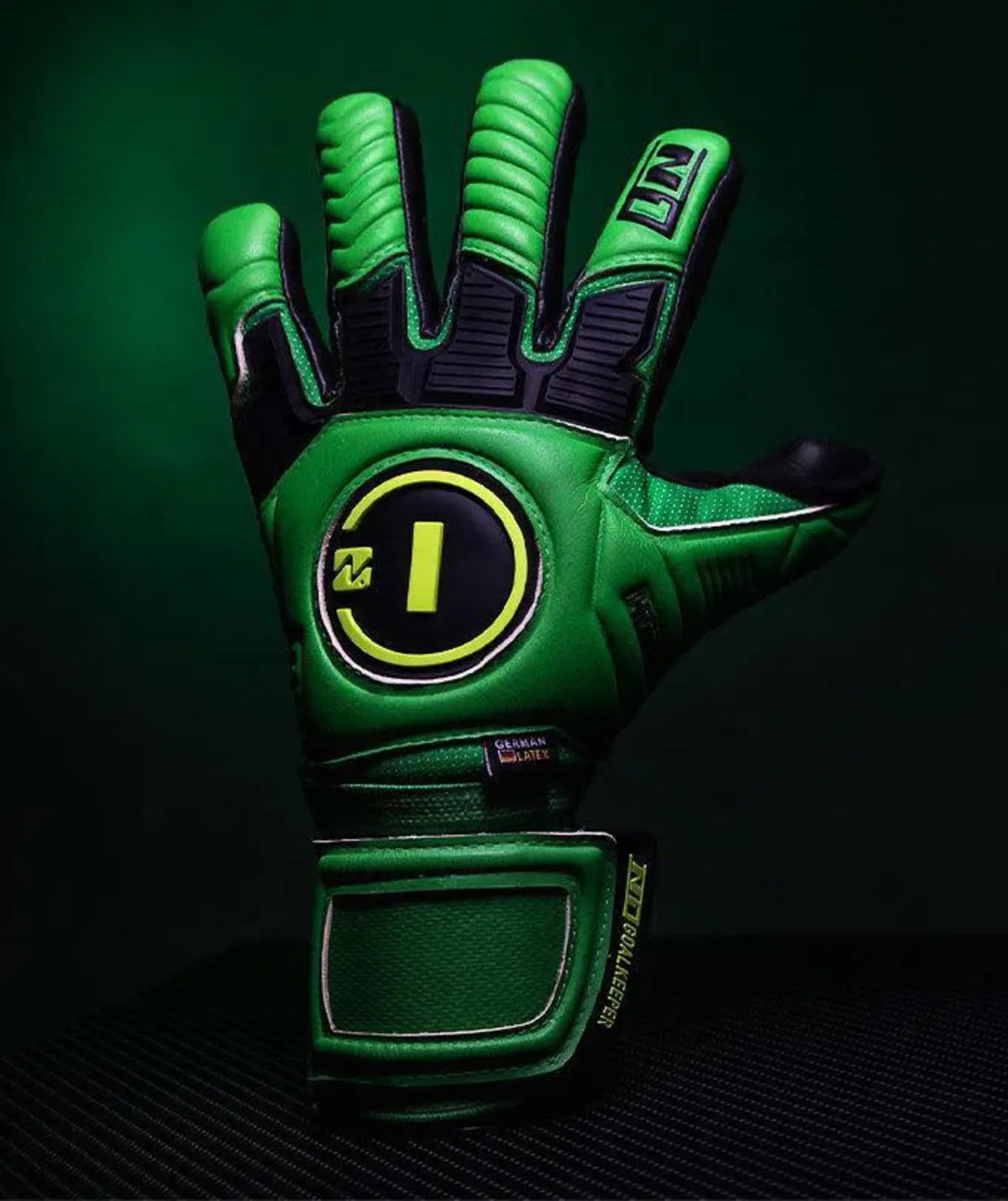 Luva de Goleiro Profissional N1 Horus