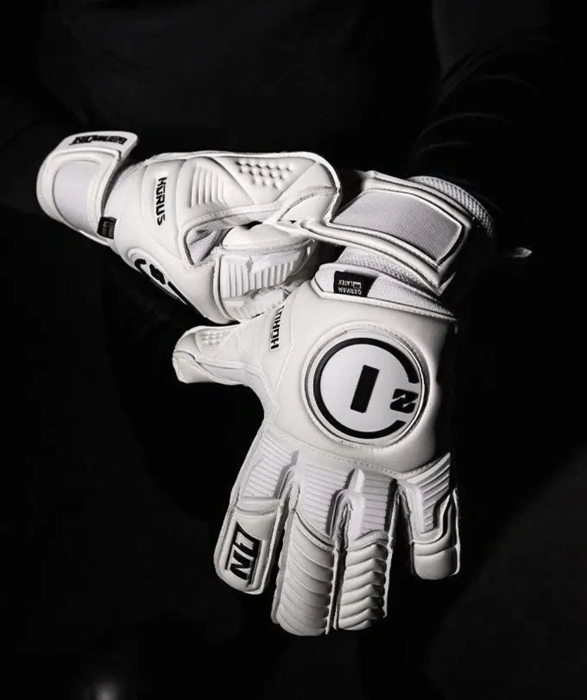 Luva de Goleiro Profissional N1 Horus