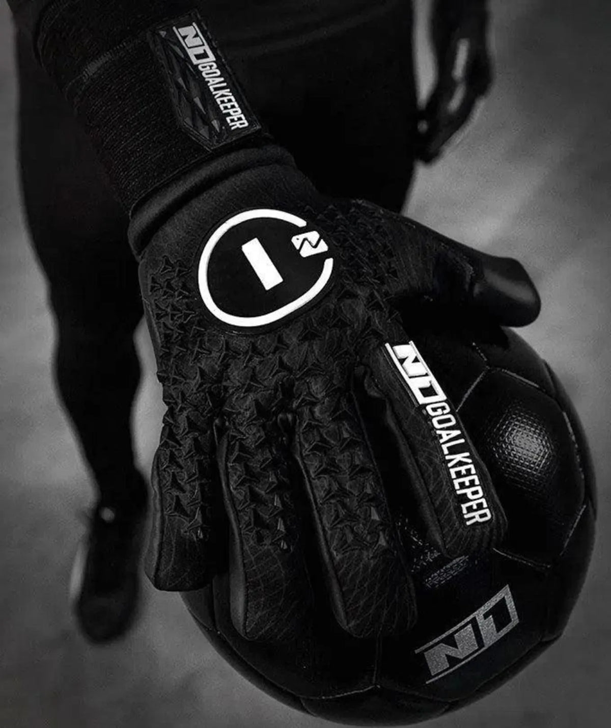 Luva de Goleiro Profissional N1 Scorpius 2.0