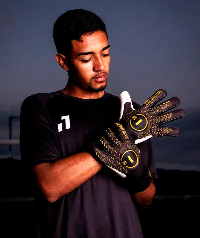 Luva de Goleiro Profissional N1 Scorpius 2.0 Golden Black