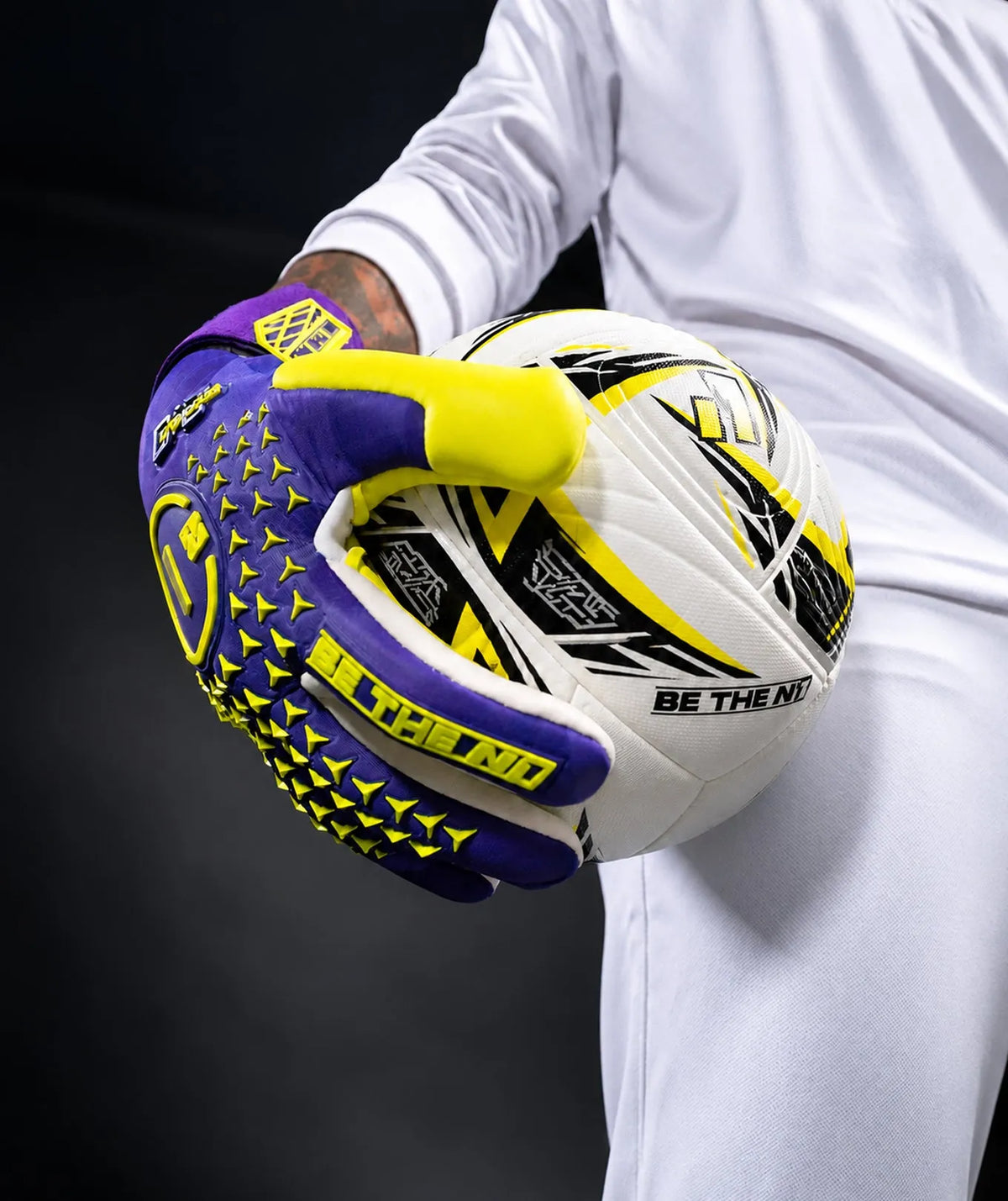 Luva de Goleiro Profissional N1 Scorpius 2.0 New Collection