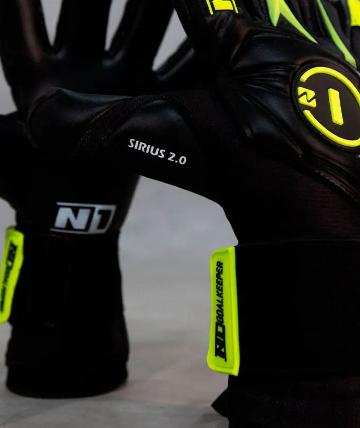 Luva de Goleiro Profissional N1 Sirius 2.0