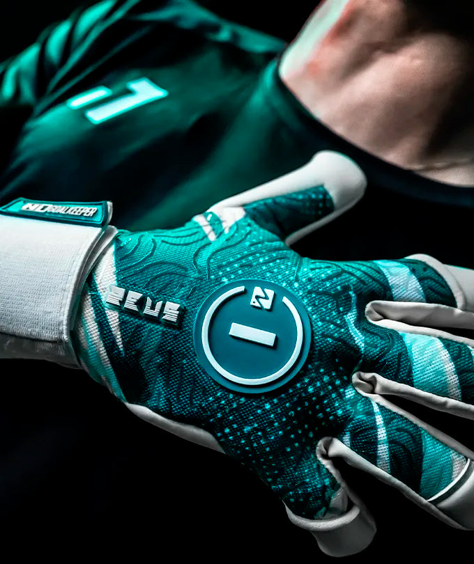 Luva de Goleiro Profissional N1 Zeus 2.0