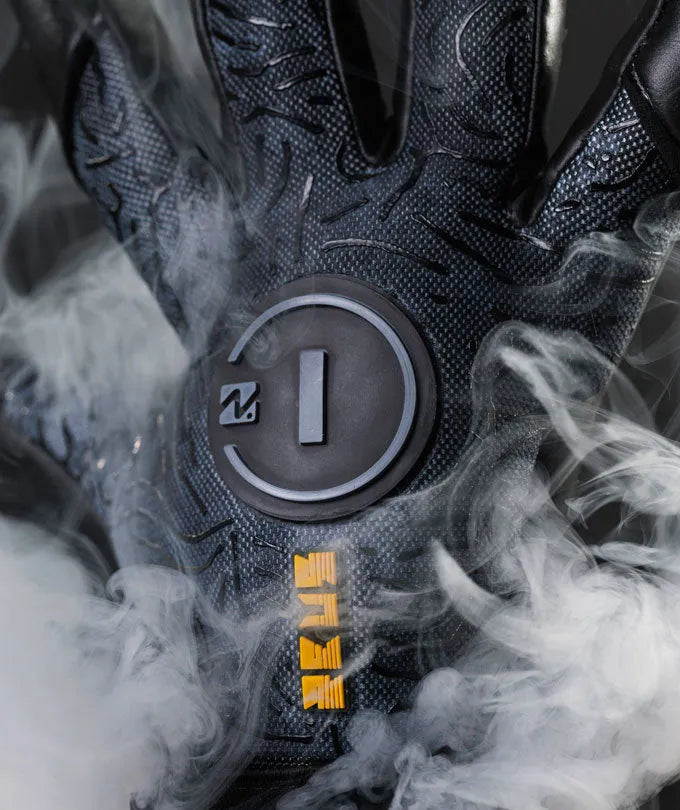 Luva de Goleiro Profissional N1 Zeus 2.0