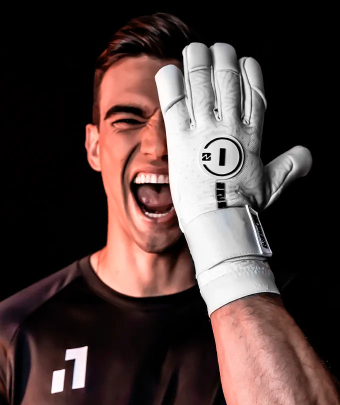 Luva de Goleiro Profissional N1 Zeus 2.0