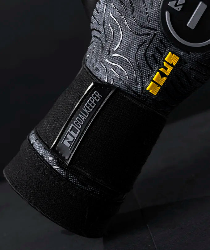 Luva de Goleiro Profissional N1 Zeus 2.0