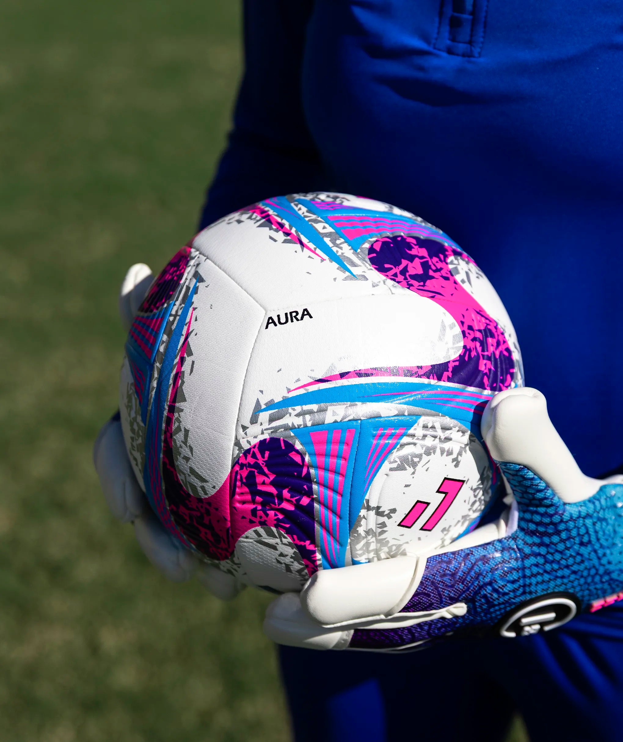 Bola de Futebol N1 Aura | Bola Semi-Híbrida para Treino