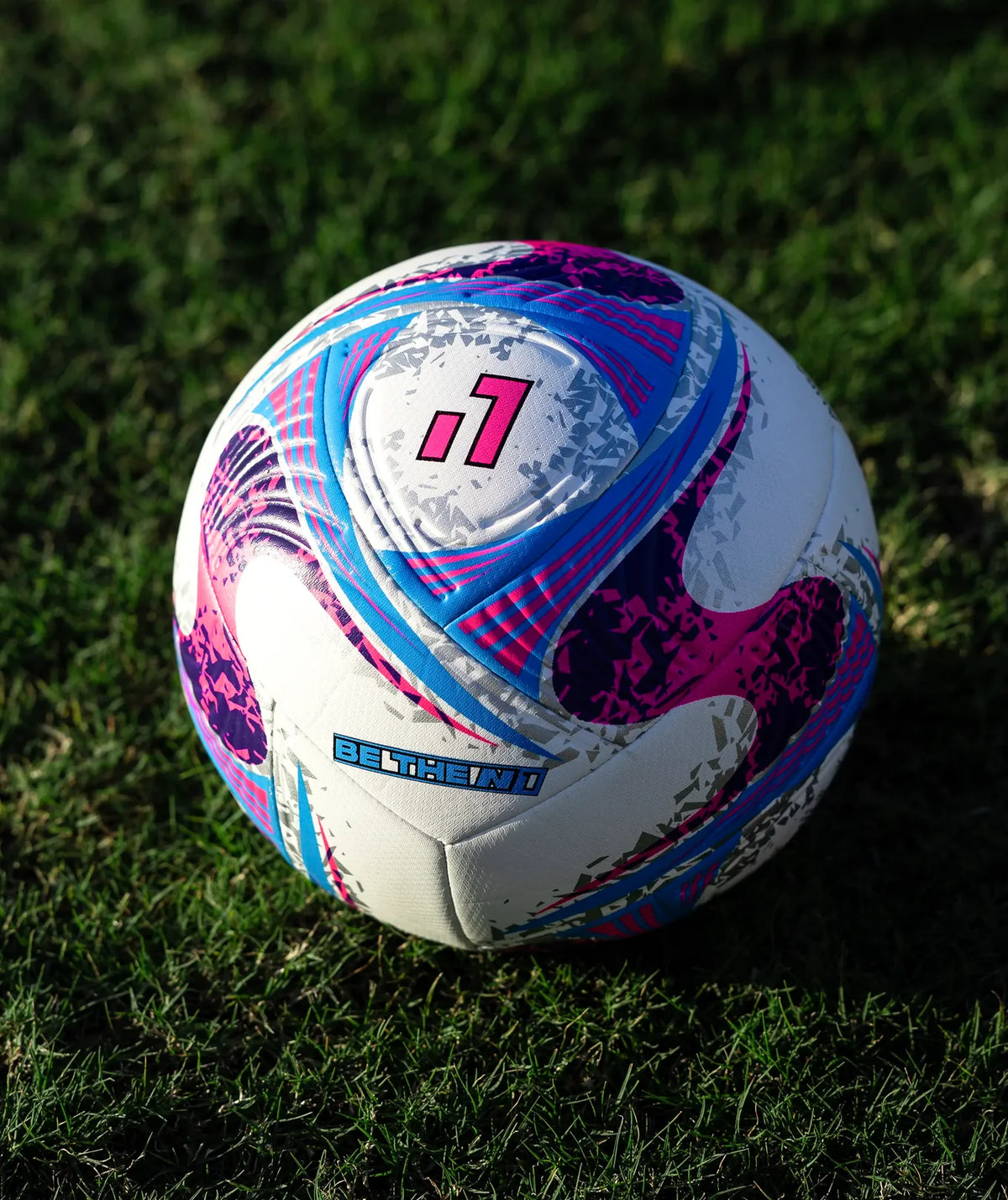 Bola de Futebol N1 Aura | Bola Semi-Híbrida para Treino