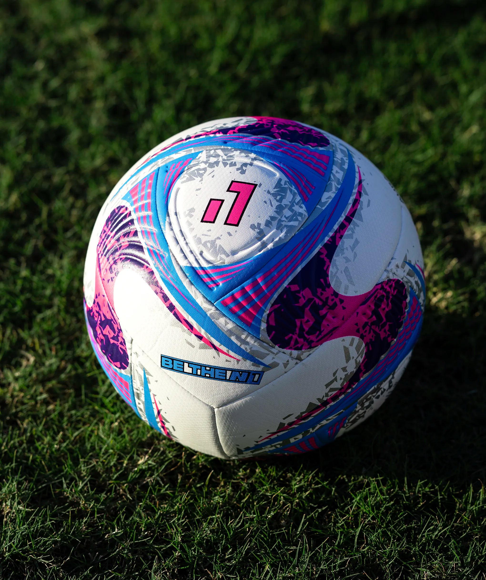 Bola de Futebol N1 Aura | Bola Semi-Híbrida para Treino
