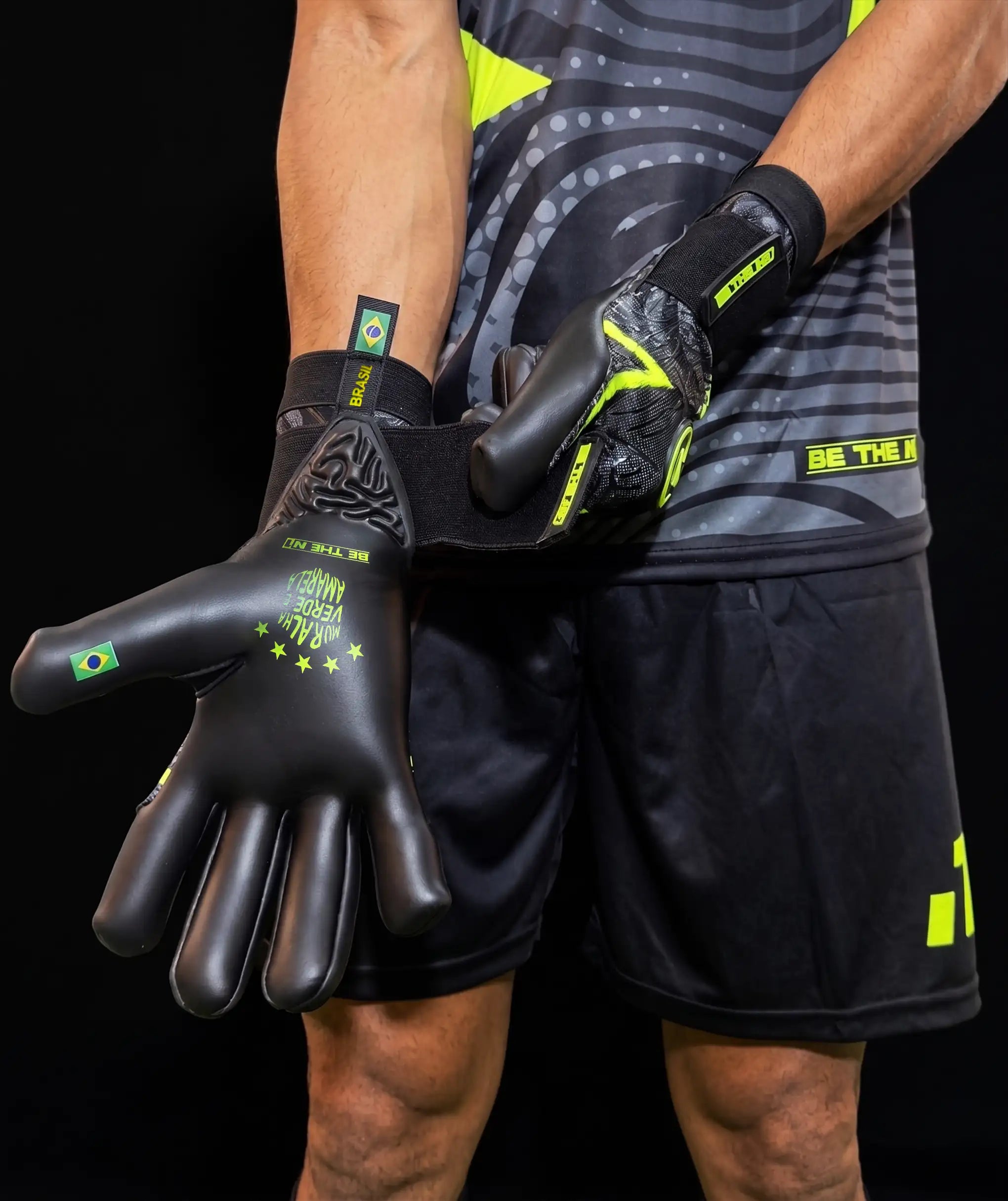 Luva de Goleiro N1 Zeus 2.0 Brasil Preto