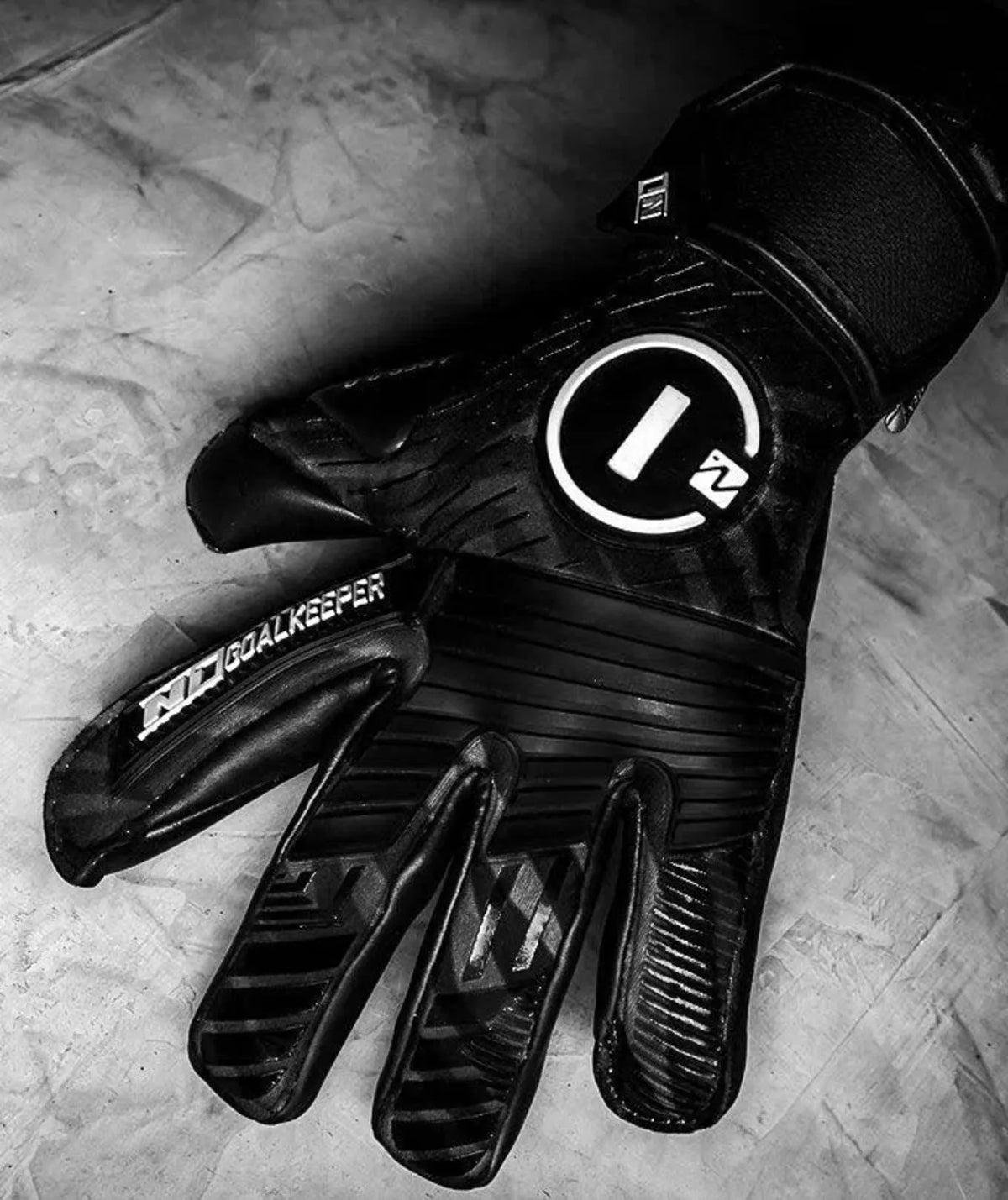 Luva de Goleiro Profissional N1 Ares