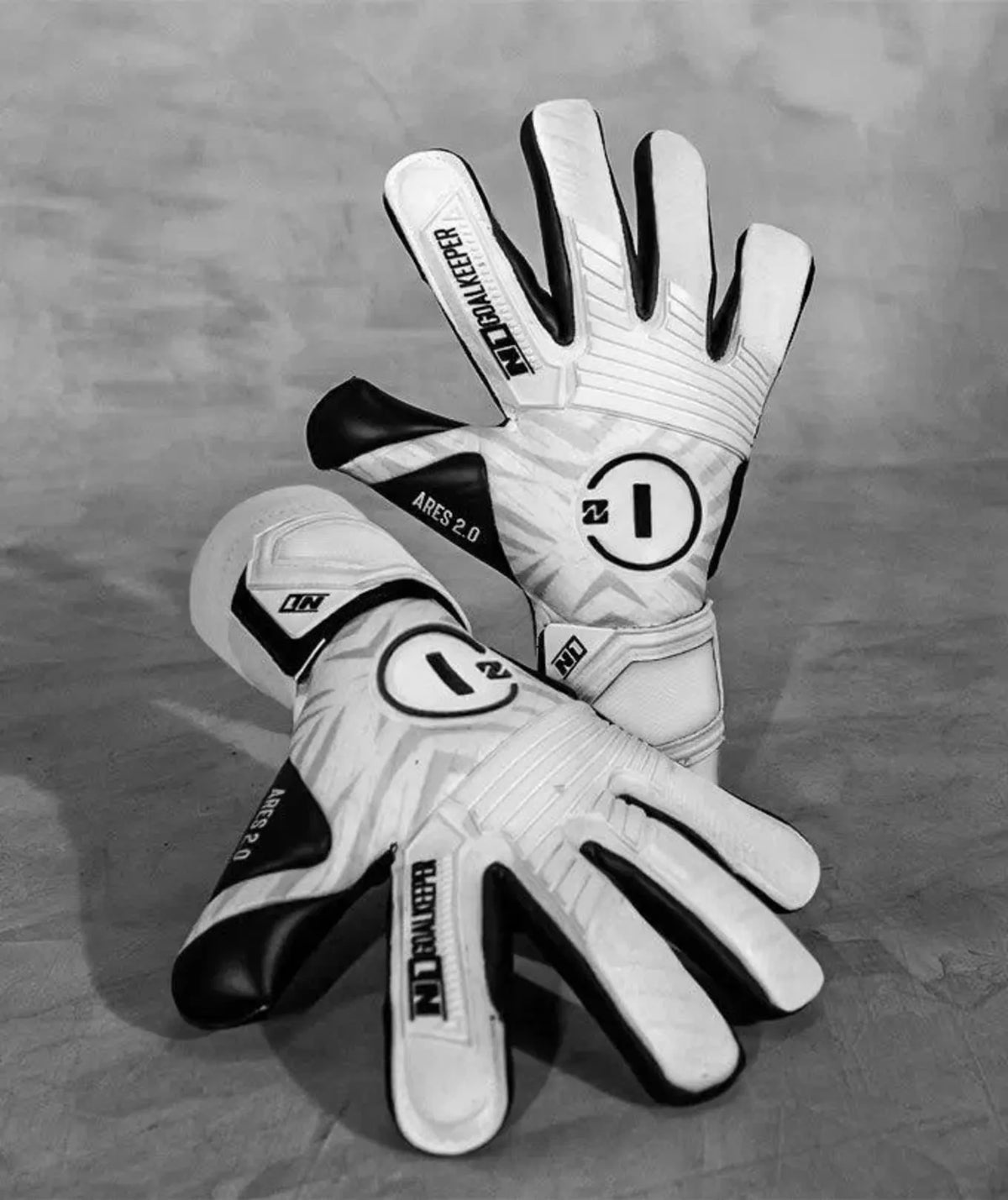 Luva de Goleiro Profissional N1 Ares