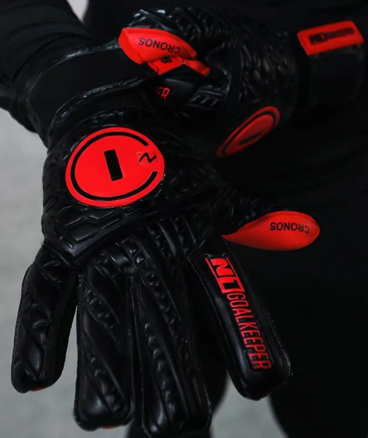 Luva de Goleiro Profissional N1 Cronos