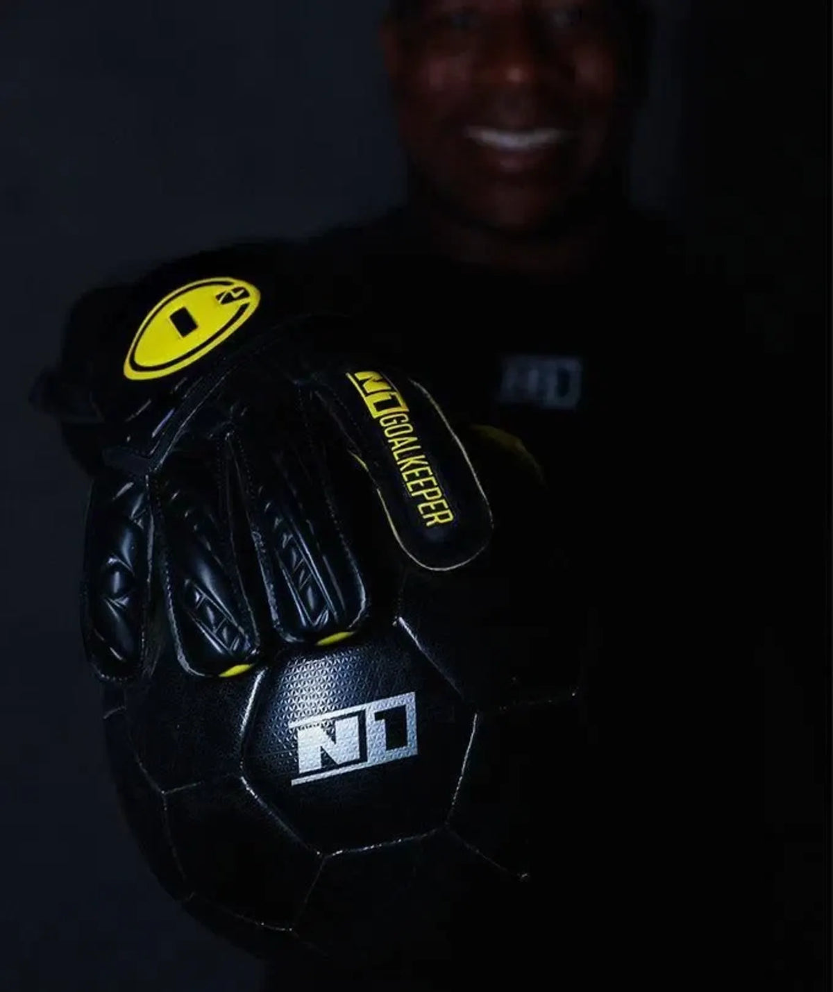 Luva de Goleiro Profissional N1 Cronos