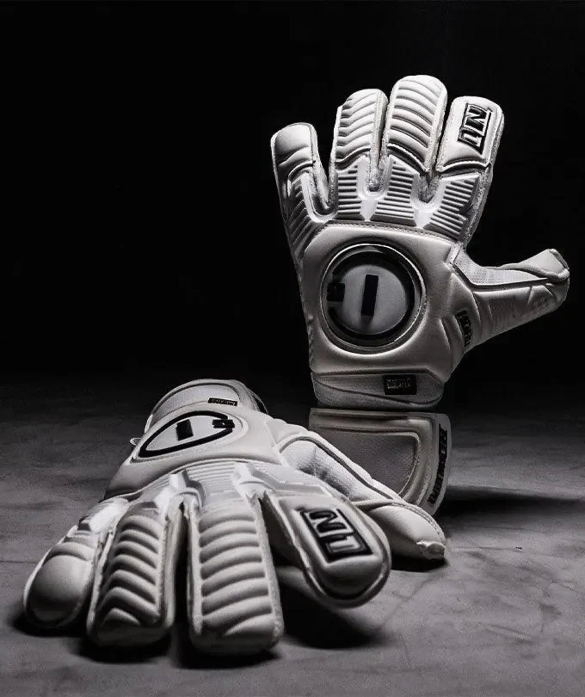 Luva de Goleiro Profissional N1 Horus