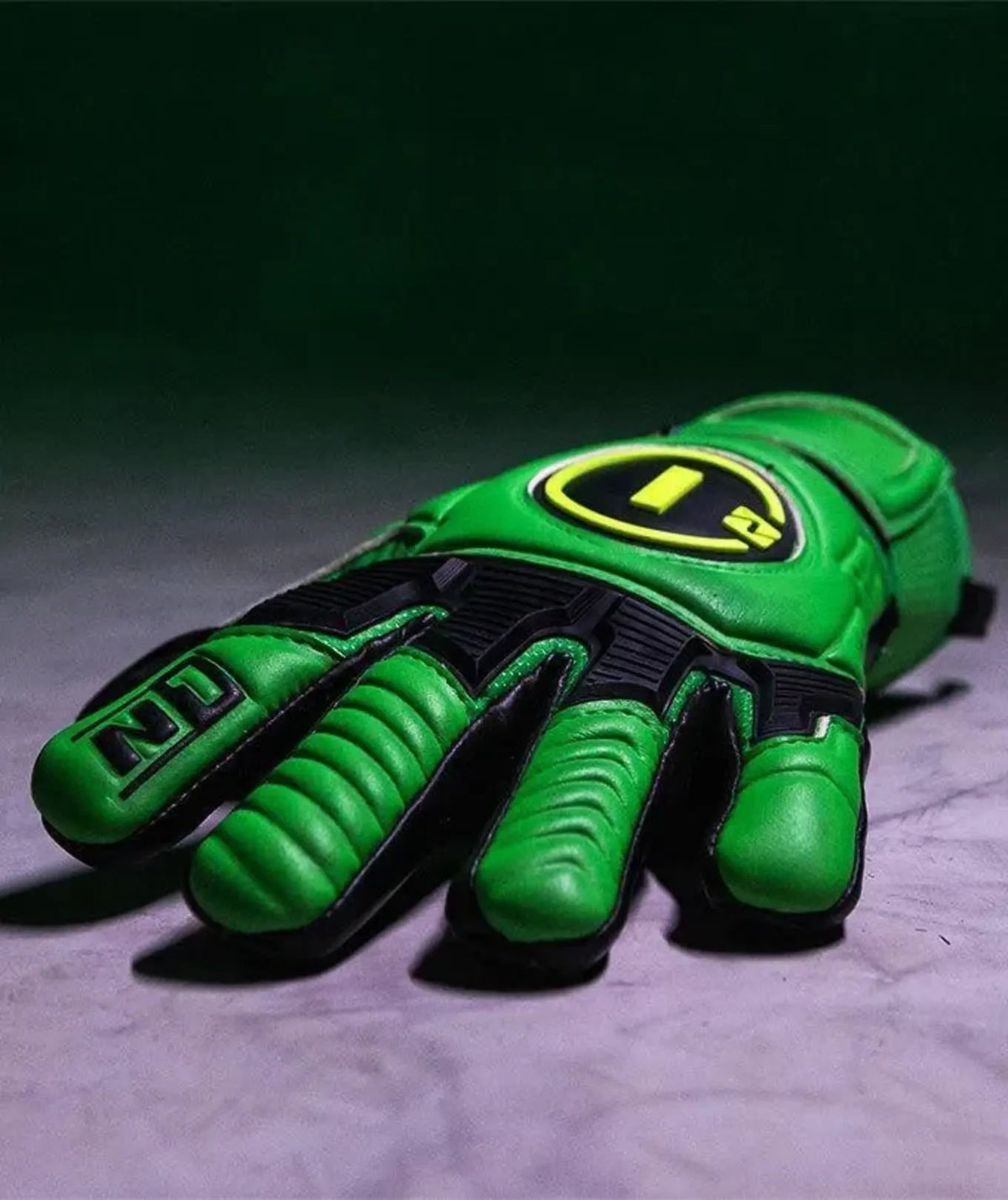 Luva de Goleiro Profissional N1 Horus