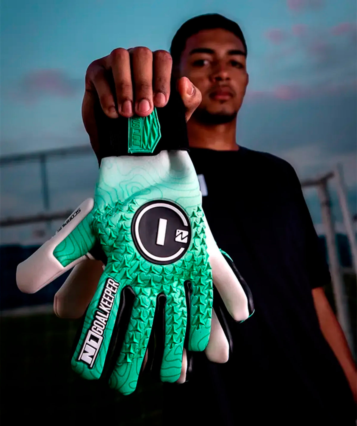 Luva de Goleiro Profissional N1 Scorpius 2.0