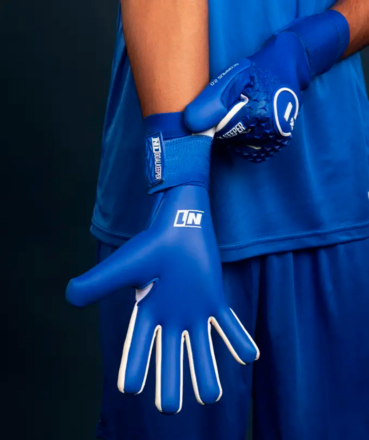 Luva de Goleiro Profissional N1 Scorpius 2.0