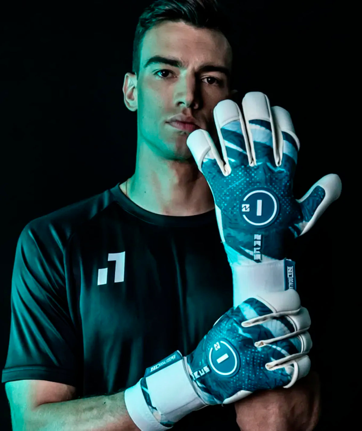 Luva de Goleiro Profissional N1 Zeus 2.0